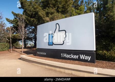 Facebook-Schild am 1 Hacker Way in der Nähe von Palo Alto California Stockfoto