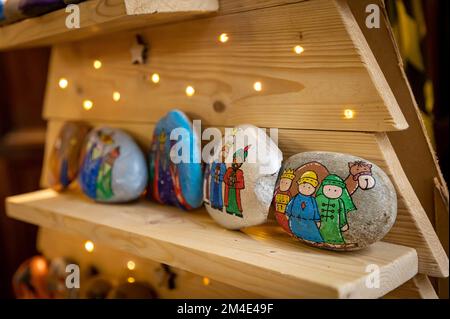 St. Mary's Church Christmas Tree Festival in Lymm, Cheshire, eine Sammlung von 45 Weihnachtsbäumen, dekoriert von verschiedenen lokalen Gruppen Stockfoto