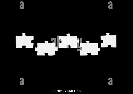 Vier weiße Puzzleteile auf schwarzem Hintergrund. Konzept einer vorgefertigten Lösung für eine Frage oder ein Problem. Stockfoto