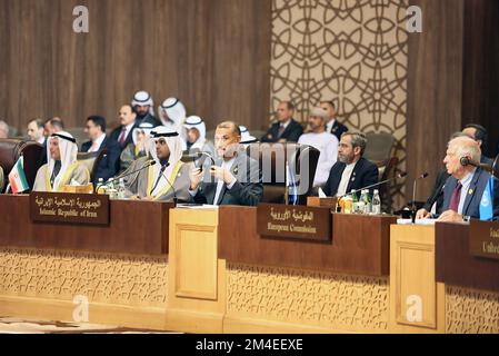 Totes Meer, Jordanien. 20.. Dezember 2022. Der iranische Außenminister Hossein Amir-Abdollahian (C) nimmt am 20. Dezember 2022 an der zweiten Bagdad-Konferenz für Zusammenarbeit und Partnerschaft in Sweimeh am Ufer des Toten Meeres in Zentralwestjordanien Teil. Foto: Iranian FM Press Office/UPI Credit: UPI/Alamy Live News Stockfoto