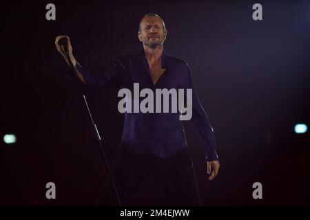 Mailand, Italien. 20.. Dezember 2022. Italienischer Sänger Biagio Antonacci tritt während der Live-Show des Palco Al Centro Tour im Mediolanum Forum, Assago, Lombardei, Italien auf, 20/12/22 Kredit: Independent Photo Agency/Alamy Live News Stockfoto