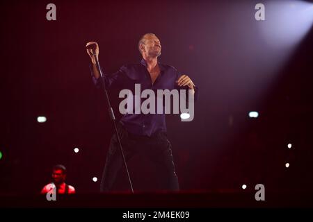 Mailand, Italien. 20.. Dezember 2022. Italienischer Sänger Biagio Antonacci tritt während der Live-Show des Palco Al Centro Tour im Mediolanum Forum, Assago, Lombardei, Italien auf, 20/12/22 Kredit: Independent Photo Agency/Alamy Live News Stockfoto