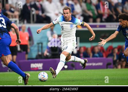 Harry Kane aus England beim FIFA World Cup Qatar 2022 Group B Match zwischen England 0-0 USA im Al Bayt Stadium in Al Khor, Katar, 25. November 2022. Kredit: Takamoto Tokuhara/AFLO/Alamy Live News Stockfoto