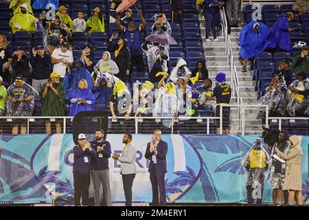 Florida, USA. 20.. Dezember 2022. College-Fans während des Fußballspiels Toledo Rockets gegen LU Liberty Flames im Boca Raton Bowl 2022 im FAU Stadium, Boca Raton, Florida, USA. Kredit: Yaroslav Sabitov/YES Market Media/Alamy Live News Stockfoto