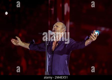 Assago, Italien. 20.. Dezember 2022. Biagio Antonacci tritt während der Palco Centrale Tour 2022 im Mediolanum Forum in Assago live auf der Bühne auf. Kredit: SOPA Images Limited/Alamy Live News Stockfoto