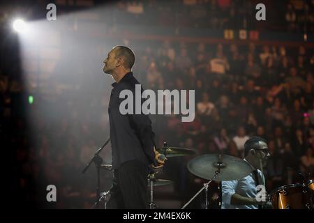 Assago, Italien. 20.. Dezember 2022. Biagio Antonacci tritt während der Palco Centrale Tour 2022 im Mediolanum Forum in Assago live auf der Bühne auf. Kredit: SOPA Images Limited/Alamy Live News Stockfoto