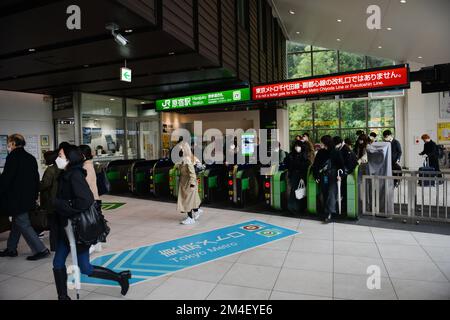Bahnhof Harajuku auf der JR Yamanote-Linie in Tokio, Japan. Stockfoto
