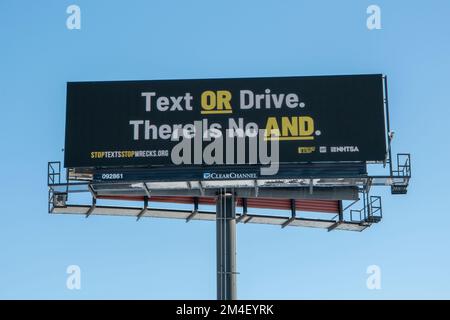 Vadnais Heights, Minnesota. Anti-SMS-Plakatwand-Schild, um SMS während der Fahrt zu stoppen. Stockfoto