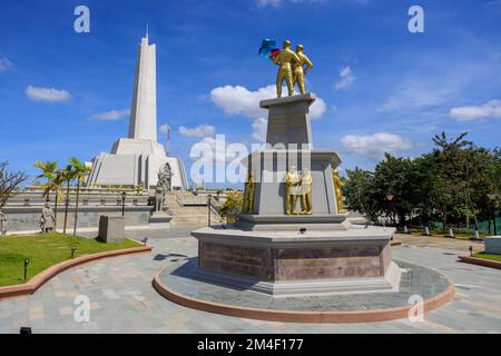 Phnom Penh, Kambodscha - 3. Dezember 2022: Win-Win Memorial ist ein Denkmal, das das Ende des kambodschanischen Bürgerkriegs markiert hat. Eingebauter Architekt im Khmer-Stil Stockfoto