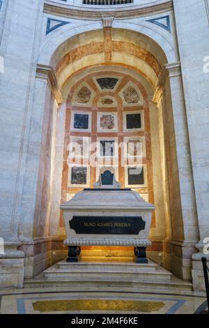 Nuno Alvares Pereira Grab im nationalen Pantheon, auch bekannt als Kirche Santa Engrácia in Lissabon, Portugal, Europa Stockfoto