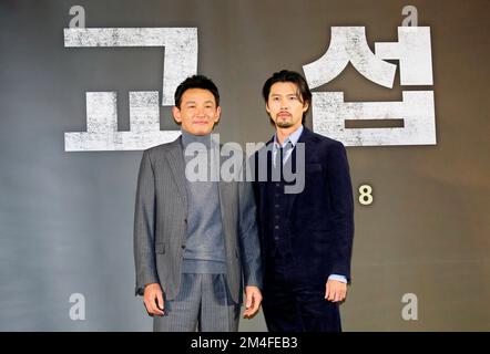 Hwang Jung-Min und Hyun bin, 20. Dezember 2022 : die südkoreanischen Schauspieler Hwang Jung-Min (L) und Hyun bin nehmen an einer Pressekonferenz für den koreanischen Film "The Point Men" in Seoul, Südkorera Teil. Kredit: Lee Jae-Won/AFLO/Alamy Live News Stockfoto