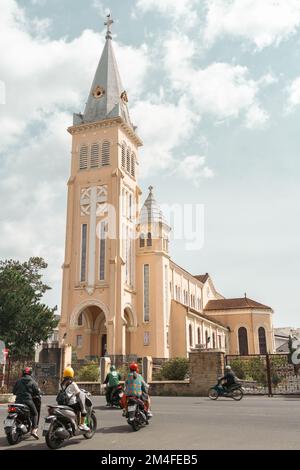 Da Lat, Vietnam - 31. Oktober 2022 : St. Nicholas-Kathedrale Stockfoto