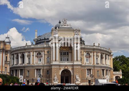 Odesa, Ukraine. Juli 22. 2021. Blick auf das Opernhaus in Odessa. Historische Architektur Stockfoto