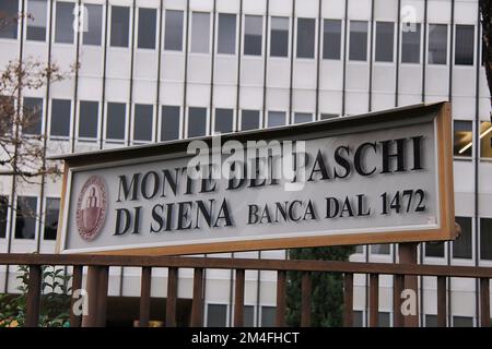 Florenz , Italien , Dezember 19. 2022 , Monte dei Paschi di Siena , berühmte italienische Bank in Italien . Stockfoto