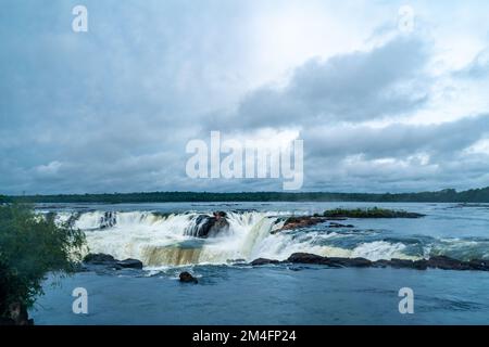Das größte Wasserfallsystem der Erde, Iguazu, aus einem Hubschrauber Stockfoto