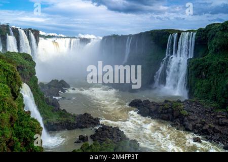 Das größte Wasserfallsystem der Erde, Iguazu, aus einem Hubschrauber Stockfoto