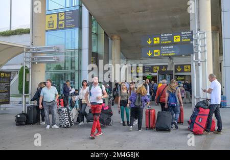 Reisenden, Koffer, Flughafen Palma de Mallorca, Palma, Mallorca, Spanien Stockfoto