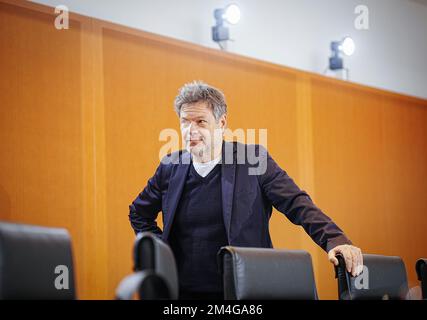 Berlin, Deutschland. 21.. Dezember 2022. Robert Habeck (Bündnis 90/die Grünen), Bundesminister für Wirtschaft und Klimaschutz, nimmt an der Tagung des Bundeskabinetts Teil. Kredit: Kay Nietfeld/dpa/Alamy Live News Stockfoto