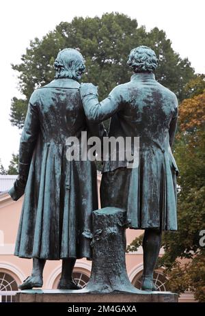 Goethe-Schiller-Denkmal, Bronze-Doppelstatue vor dem Deutschen Nationaltheater, Rückblick, Deutschland, Thüringen, Weimar Stockfoto