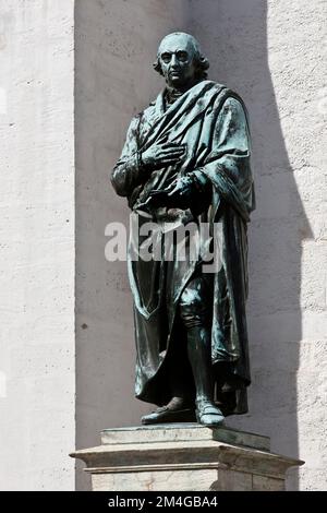 Denkmal für Johann Gottfried Herder vor der Stadtkirche St. Peter und Paul, auch Herderkirche genannt, Deutschland, Thüringen, Weimar Stockfoto