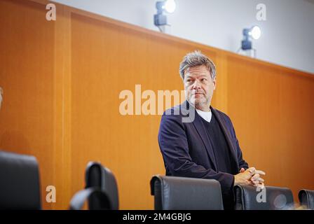 Berlin, Deutschland. 21.. Dezember 2022. Robert Habeck (Bündnis 90/die Grünen), Bundesminister für Wirtschaft und Klimaschutz, nimmt an der Tagung des Bundeskabinetts Teil. Kredit: Kay Nietfeld/dpa/Alamy Live News Stockfoto