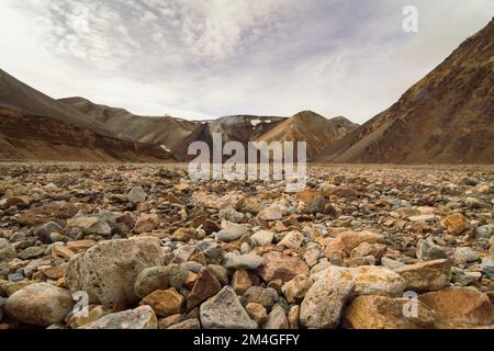 Nahaufnahme von Felsen auf dem Boden Konzeptfoto Stockfoto