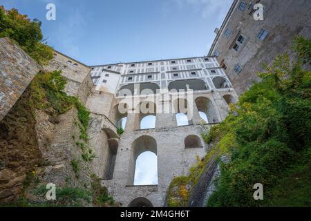 Bogengarnbrücke - Cesky Krumlov, Tschechische Republik Stockfoto