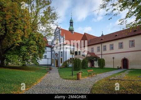 Minoritenkloster und Kirche des Corpus Cristi - Cesky Krumlov, Tschechische Republik Stockfoto
