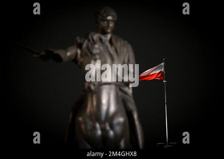 Warschau, Polen. 20.. Dezember 2022. Eine Statue von Jozef Poniatowski und eine polnische Flagge sind am 20. Dezember 2022 im Präsidentenpalast in Warschau (Polen) zu sehen. (Foto: Jaap Arriens/Sipa USA) Guthaben: SIPA USA/Alamy Live News Stockfoto