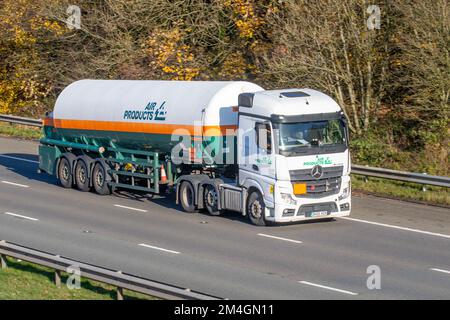 AIR PRODUCTS Tankfahrzeug, 2015 Mercedes Benz Actros 2448LS 12809 cm3 Automatiklaster; Fahrt auf der Autobahn M6, Großbritannien Stockfoto