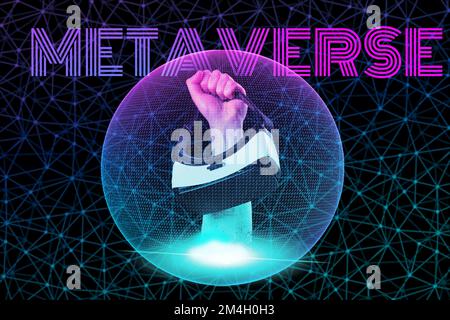 Collage aus Mataverse. Die Hand eines Mannes, der in eine digitale Sphäre gehüllt ist, hält ein Virtual-Reality-Headset. Schwarzer Hintergrund mit abstraktem Neon-Gitter. Das Konzept von Th Stockfoto
