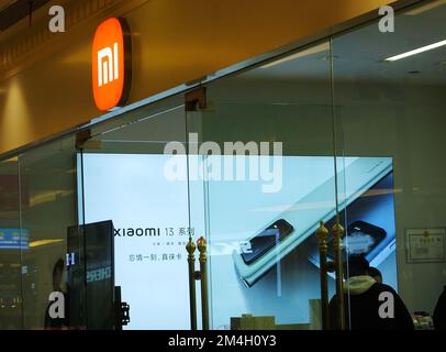 YICHANG, CHINA - 21. DEZEMBER 2022 - In Yichang, Provinz Hubei, wird Ein Mi Home Product Store am 21. Dezember 2022 gesehen. Xiaomi, der drittgrößte Smart der Welt Stockfoto