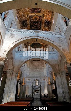 Innenansicht der Kathedrale, Basilika San Nicola, Bari, Provinz Bari, Region Apulien, Italien Stockfoto