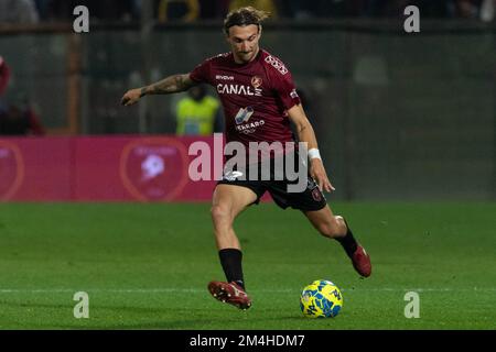 Oreste Granillo Stadium, Reggio Calabria, Italien, 17. Dezember 2022, Di Chiara Gianluca Reggina drehte während Reggina 1914 gegen SSC Bari - Italienische Socce Stockfoto