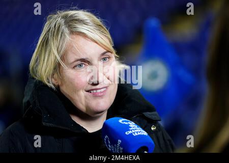 Aktenfoto vom 23.-11-2022 von Chelsea-Managerin Emma Hayes, die sich nicht in die Permutationen des Kampfes ihrer Seite mit Paris St Germain am Donnerstag verstricken wird. Ausgabedatum: Mittwoch, 21. Dezember 2022. Stockfoto