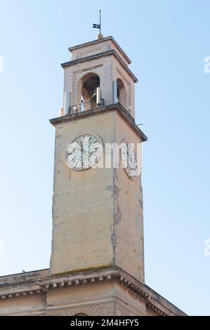 Der Glockenturm des Palazzo Pretorio in Pisa Stockfoto