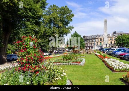 Harrogate North Yorkshire Harrogate Yorkshire The Yorkshire Hotel Gardens Cenotaph and Cambridge Crescent Harrogate Yorkshire England GB Europa Stockfoto