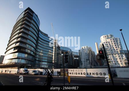 The New Neighbourhood, neue Apartmentblöcke mit Battersea Power Station im Hintergrund, Nine Elms, London, England, Großbritannien Stockfoto