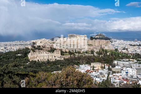 Blick vom Philopappos-Hügel über die Stadt, Panorama des Parthenon-Tempels und des Herodes-Amphitheaters, Akropolis, Athen, Griechenland, Europa Stockfoto