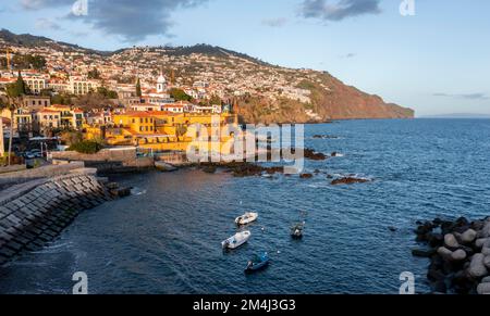 Luftaufnahme, Altstadt mit Hafen, Festung Sao Tiago, Funchal, Madeira, Portugal Stockfoto