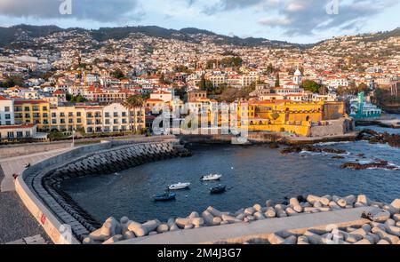 Luftaufnahme, Altstadt mit Hafen, Festung Sao Tiago, Funchal, Madeira, Portugal Stockfoto