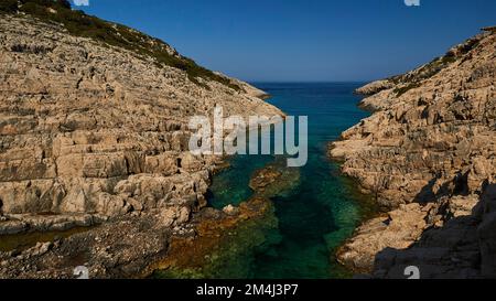 Westküste, Adria, Korakonissi, felsige Insel, kristallklares Wasser, Blauer wolkenloser Himmel, Insel Zakynthos, Ionische Inseln, Griechenland Stockfoto