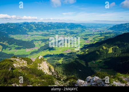 Panoramablick vom Rubihorn, 1957m, ins Illertal, Allgaeu, Bayern, Deutschland Stockfoto