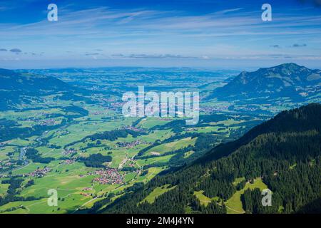 Panoramablick vom Rubihorn, 1957m, ins Illertal, Allgaeu, Bayern, Deutschland Stockfoto