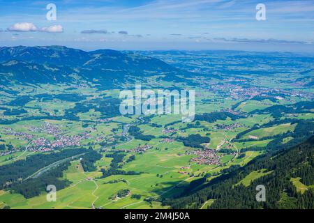 Panoramablick vom Rubihorn, 1957m, ins Illertal, Allgaeu, Bayern, Deutschland Stockfoto