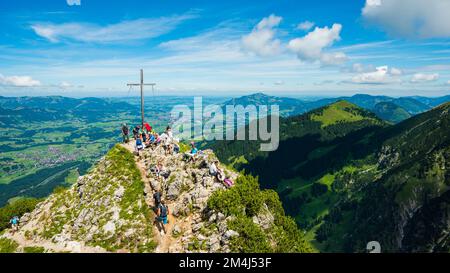 Panoramablick vom Rubihorn, 1957m, ins Illertal, Allgäu, Bayern, Deutschland, Europa Stockfoto