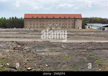 Roll Call Platz mit Museum, ehemaliges Kammergebäude, Konzentrationslager Buchenwald, Ettersberg bei Weimar, Deutschland Stockfoto