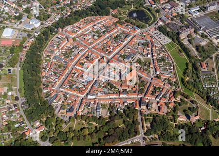 Luftaufnahme von Wittstock an der Dosse, Mittelalter, rund, Stadtbild, Ziegel, Brandenburg, Deutschland Stockfoto