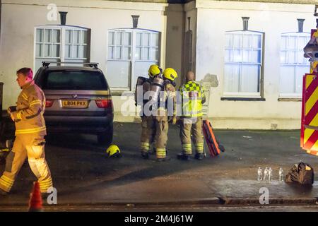 Brentwood, Großbritannien. 21.. Dezember 2022. Brentwood Essex, 21.. Dezember 2022 Hausbrand auf der London Road Brentrwood Essex, Essex und London Feuerwehr in Anwesenheitsliste: Ian Davidson/Alamy Live News Stockfoto