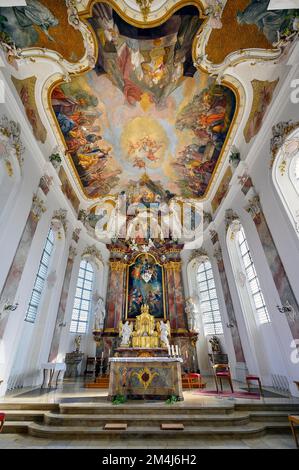 Hauptaltar und Deckenfresken, Kirche St. Martin und Alexander, Waltenhofen, Allgaeu, Bayern, Deutschland Stockfoto